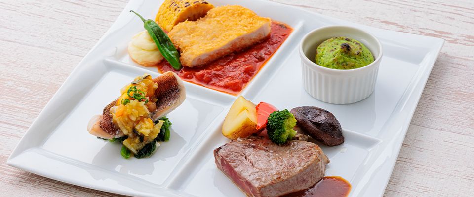 ハーフブッフェランチ 4種盛り合わせ TORIKOプレート 【WEB予約特典有】