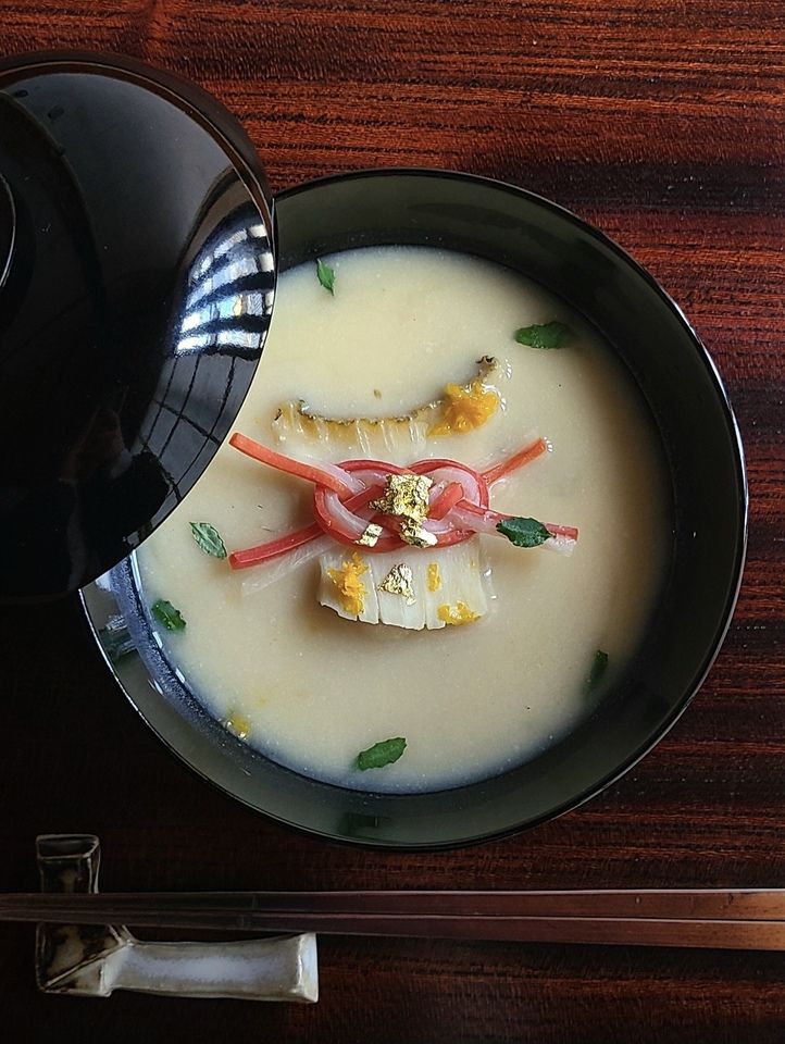 以当季菜肴为特色的奖励套餐，体现了京都伊东的精髓