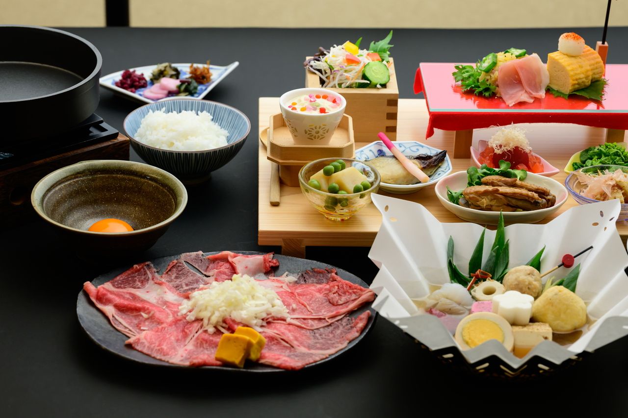 Daimonji (Japanese beef grilled shabu-shabu (sukiyaki style) course)