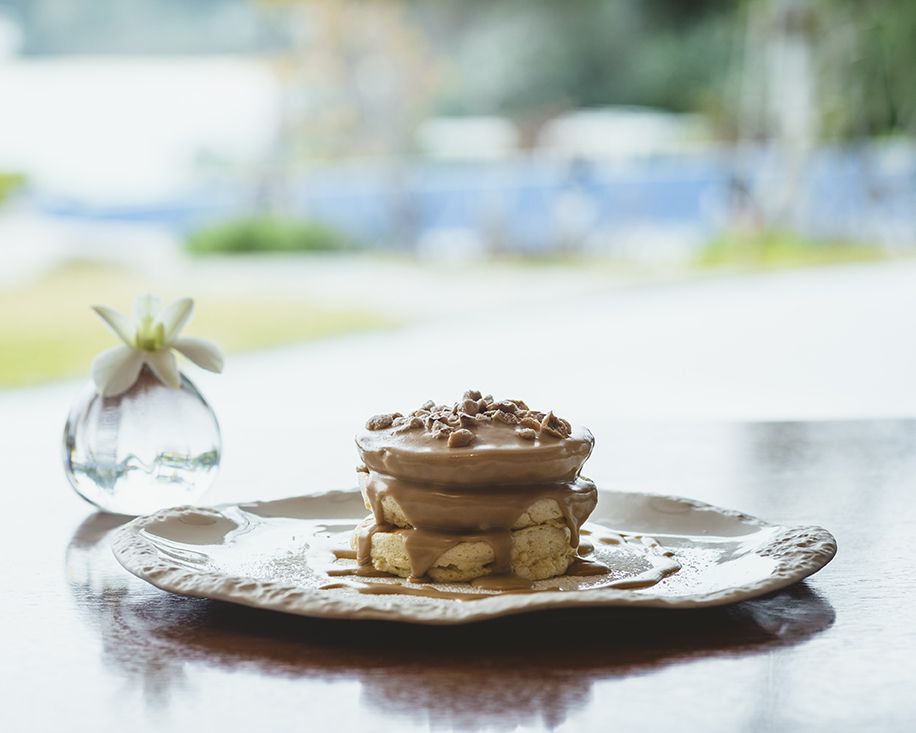 [For overnight guests only] Halekulani Okinawa Original Fluffy Souffle Pancakes with Hazelnut Sauce