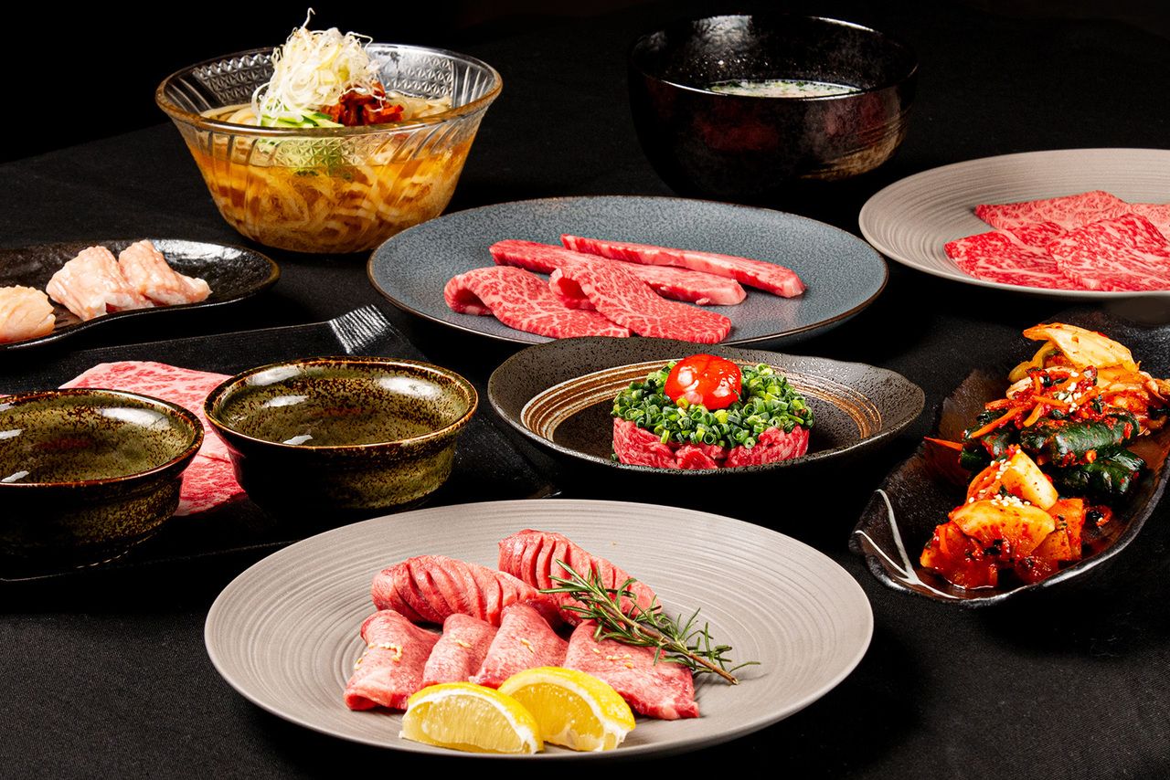 Standard course (11 dishes, 13 items in total): Our recommended plan includes grilled sukiyaki, choice of yukhoe, thick-sliced tongue, thick-sliced skirt steak, WASABI kalbi, lean fillet, lamb, and rice with raw egg for the final dish, as well as dessert.
