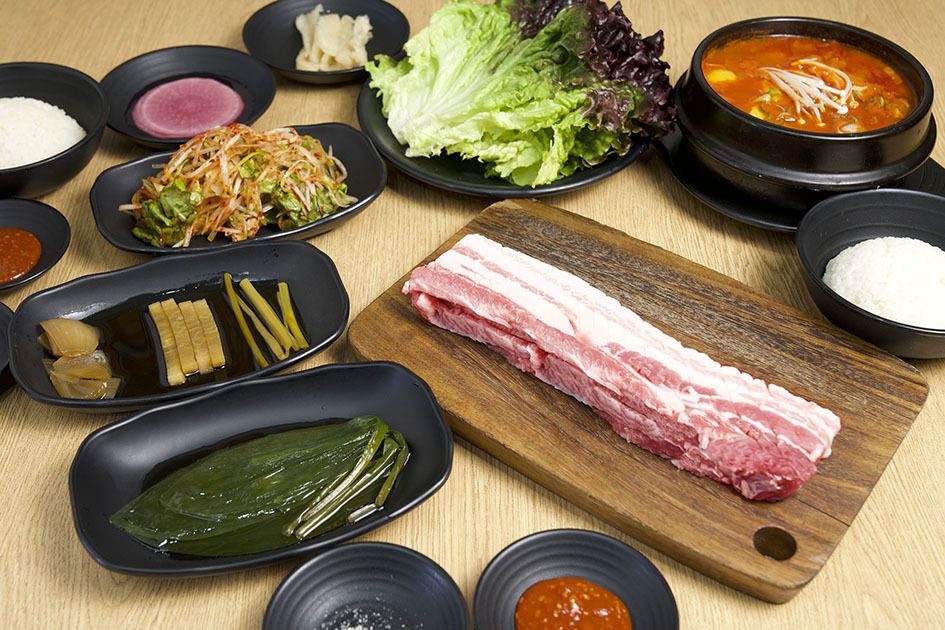 【Menú de almuerzo】★ Set ★ ¡Porciones abundantes! Samgyeopsal añejado y a elección guiso jjigae, entre otros