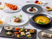 〈Miyabi Autumn Course〉A luxurious 9-course menu including domestically sourced Yoshikirizame whole-braised shark’s fin, simmered domestic abalone with truffle sauce, lightly poached Kuroge Wagyu, and more.