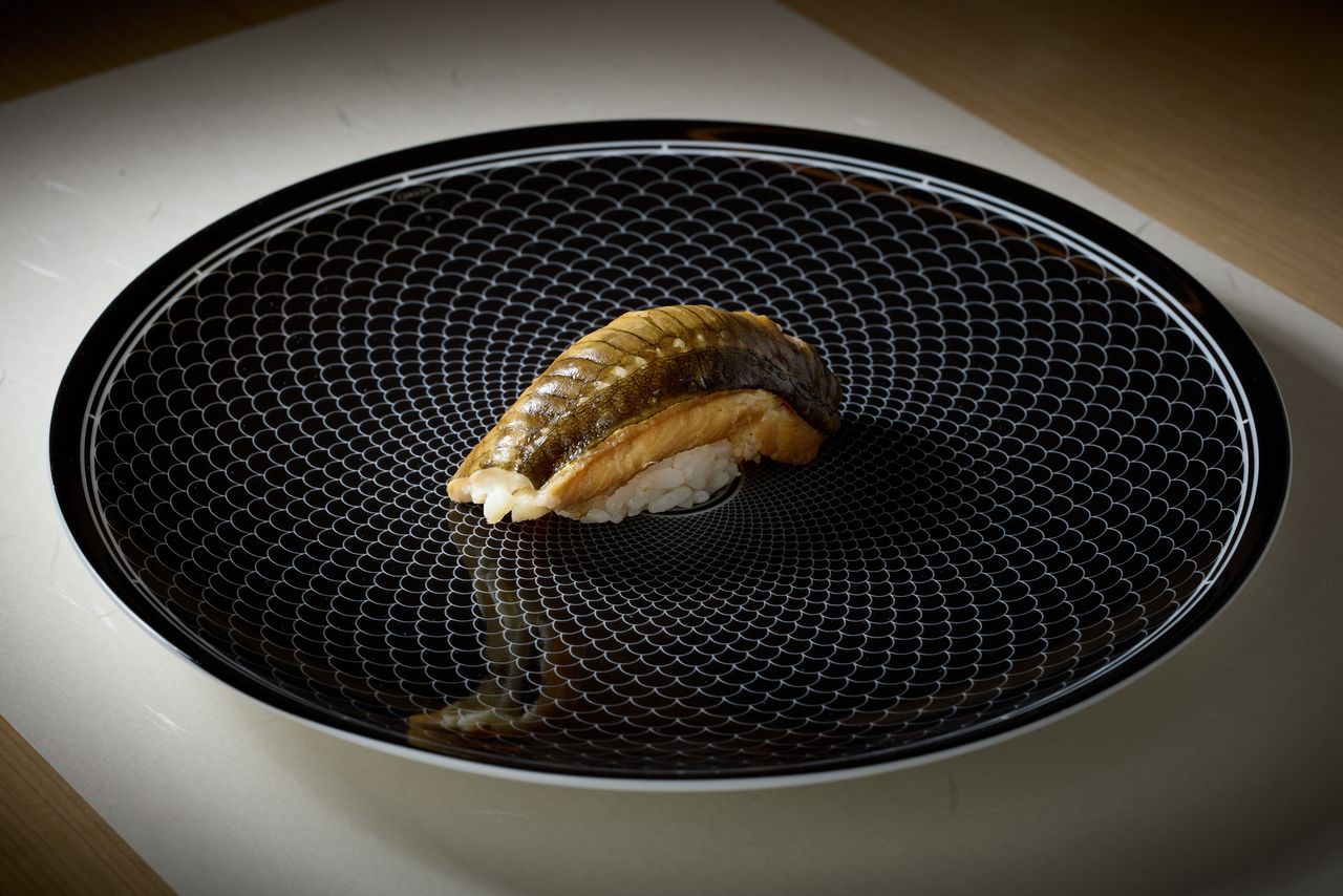 四季折々の旬なネタの握り11貫とお椀を堪能する、おまかせ11貫コース