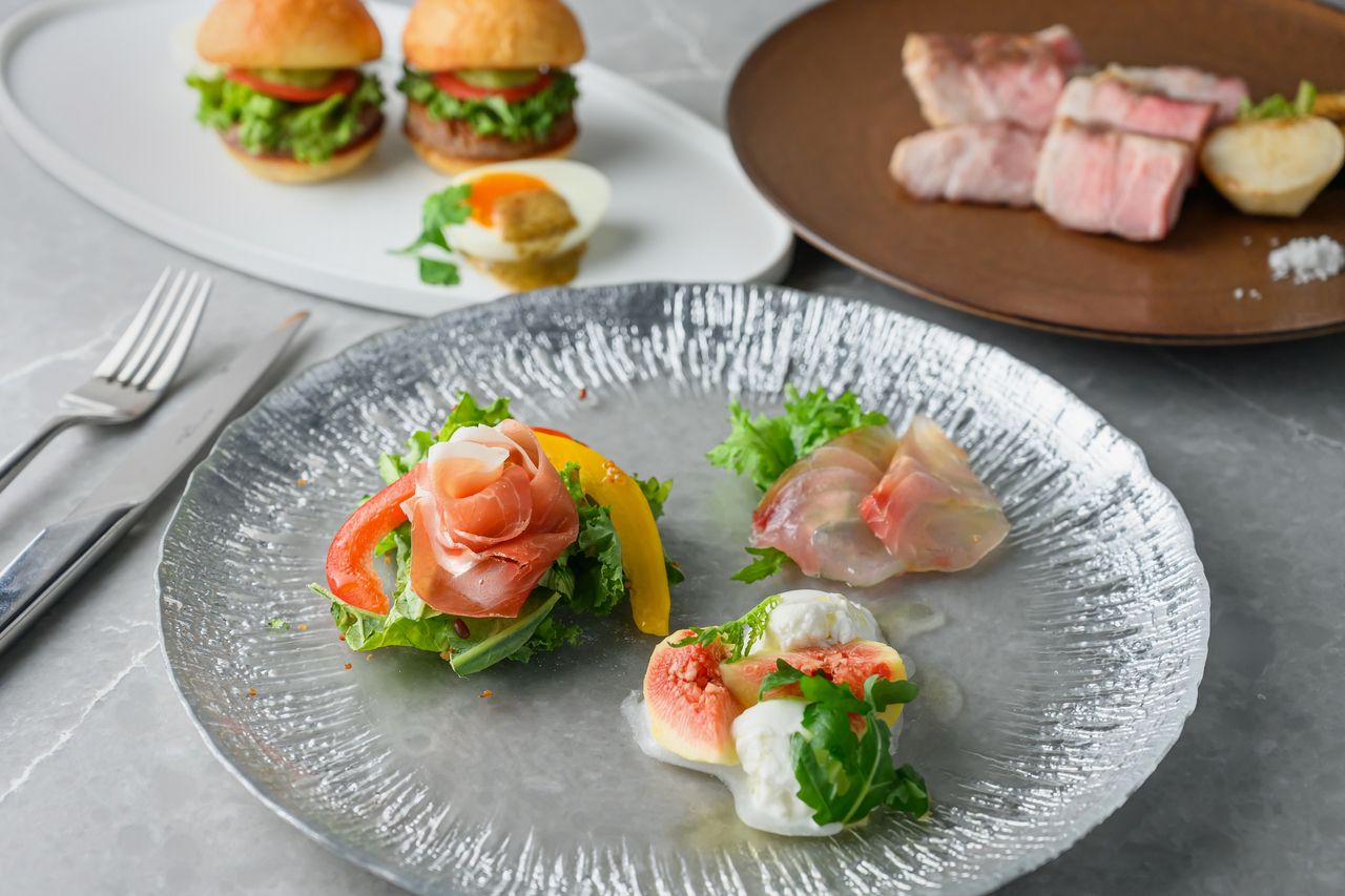 "Petit" Course — a great-value, light course featuring a selection of our popular menu items.