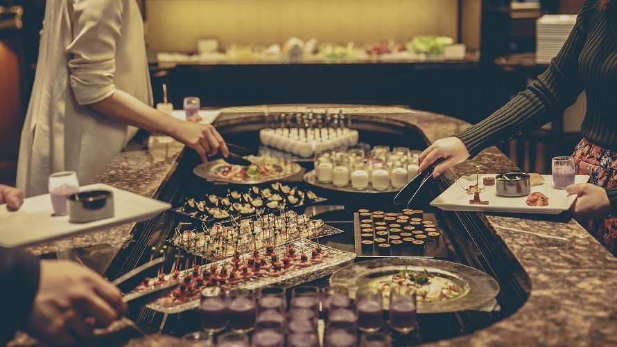 New Year (31/12 - 4/1)/Dinner Buffet/2 hours/a glass of Champagne/Limited from 12/23 to 12/25