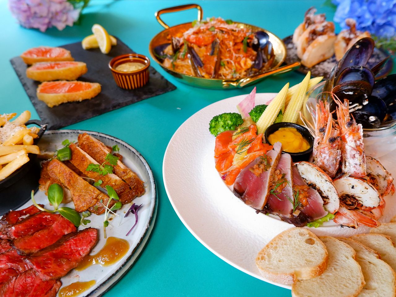 『11月』《冬季无限畅饮》A套餐包含“色彩缤纷的5道菜开胃菜拼盘”和国产烤牛肉和烤鸡的双份主菜（5道菜，共10道菜）|无限畅饮套餐（不含生啤）