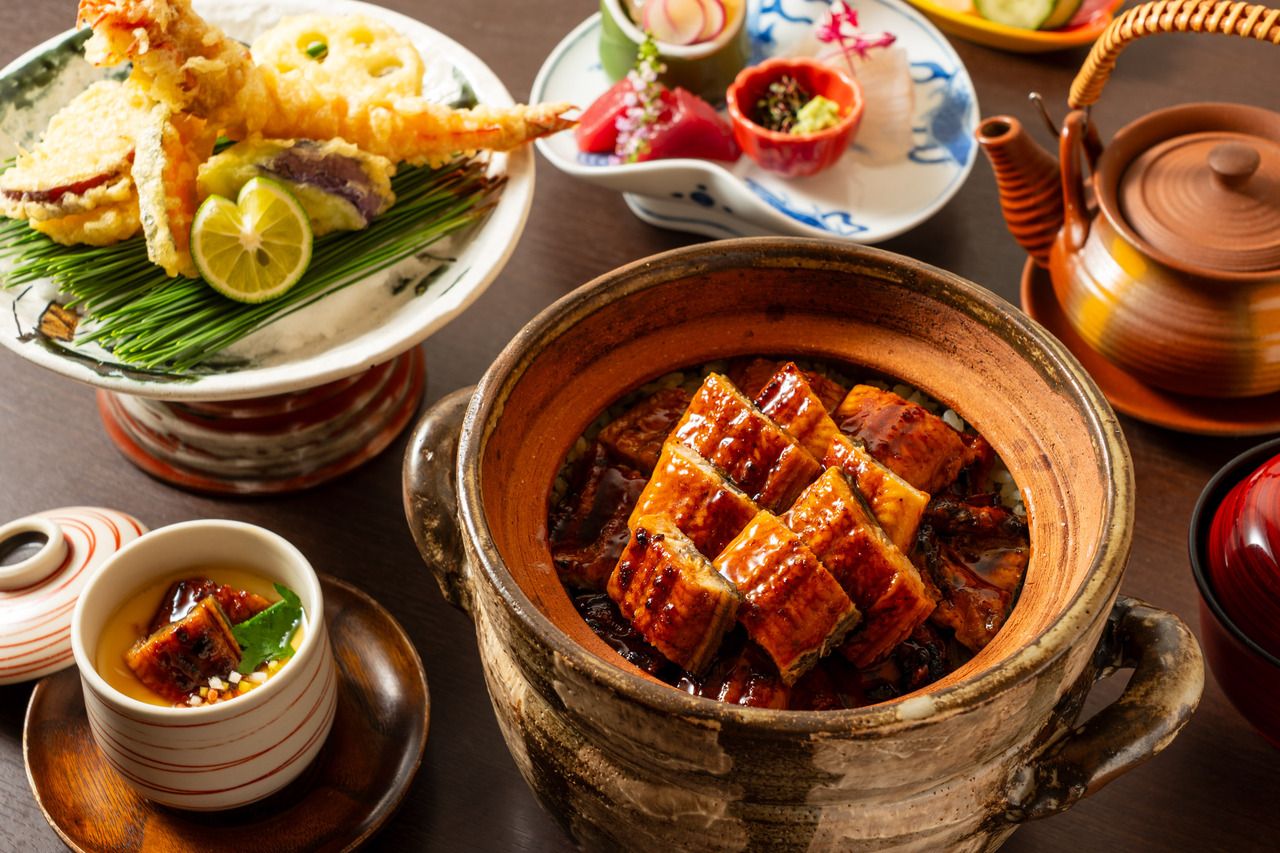  Online reservation only [Eel meal] Special lunch featuring sashimi, tempura, chawanmushi, and domestic eel cooked in a clay pot