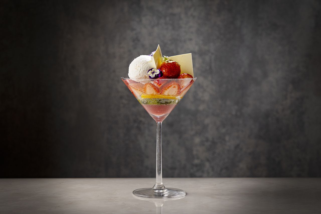 【Parfait "Scarlet"】 A stylish parfait available only at the bar