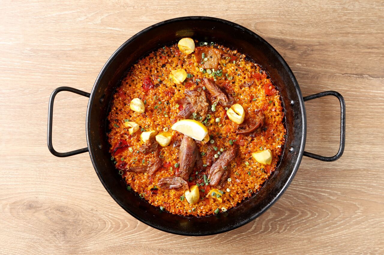 【少女套餐】包含6道菜，包括小吃和海鮮飯。 【包含2小時暢飲，含氣泡酒】