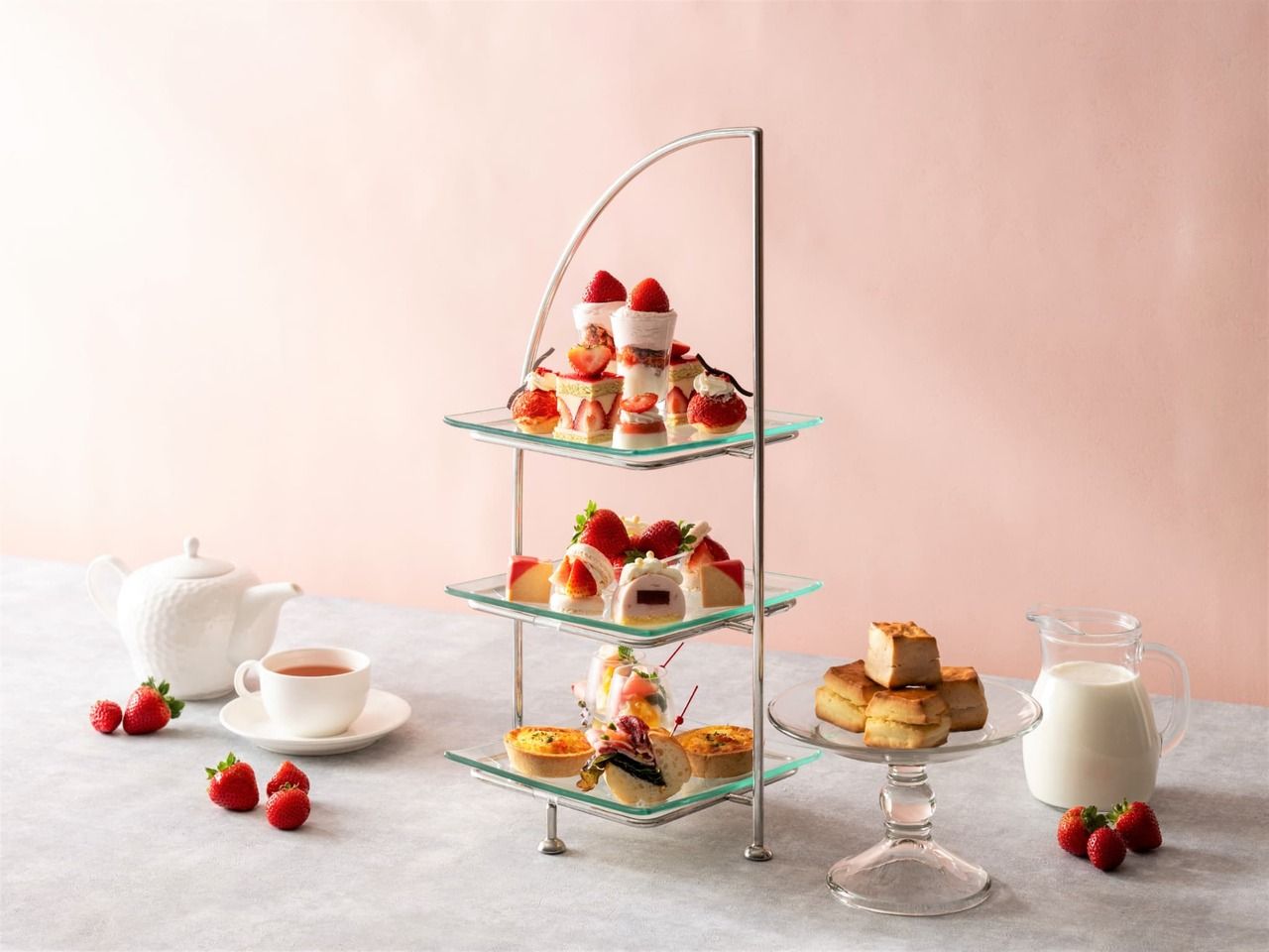 Strawberry and Milk Afternoon Tea & 25 Free Café Items | 7,000 yen
