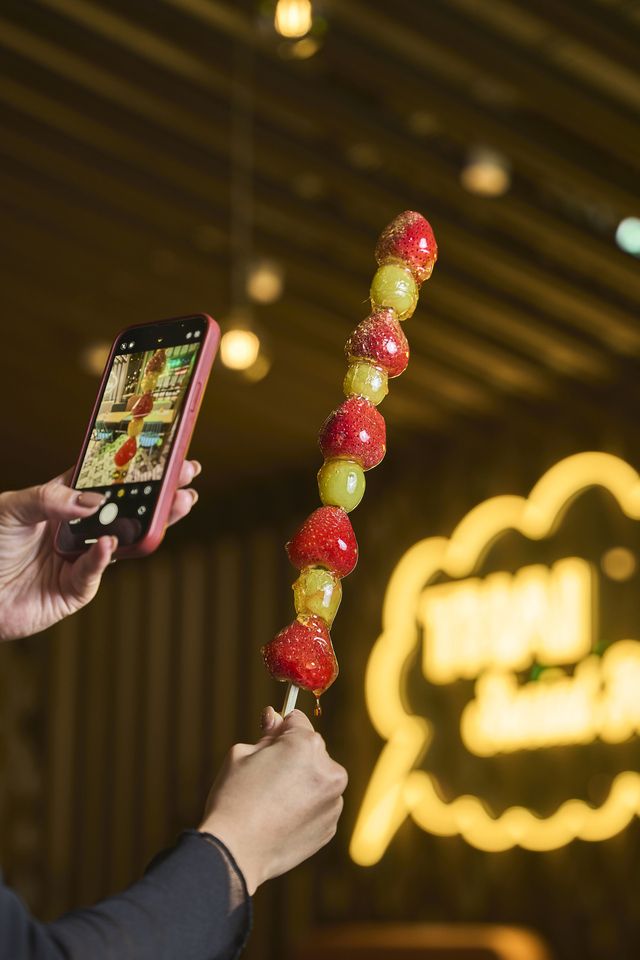 【1/6～3/15】Strawberry Lunch Buffet + Premium Strawberry Stick