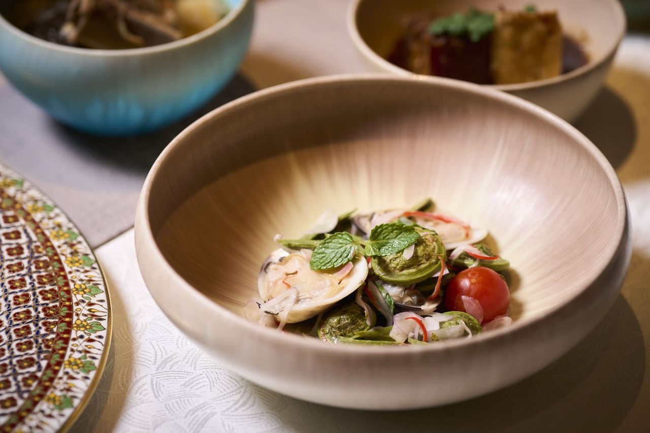 Ayatana 春の13種ディナーコース