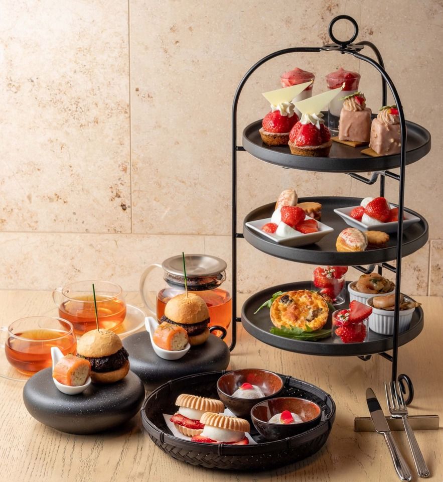 〈土日祝日限定〉ストロベリーアフタヌーンティー（13:00入店）