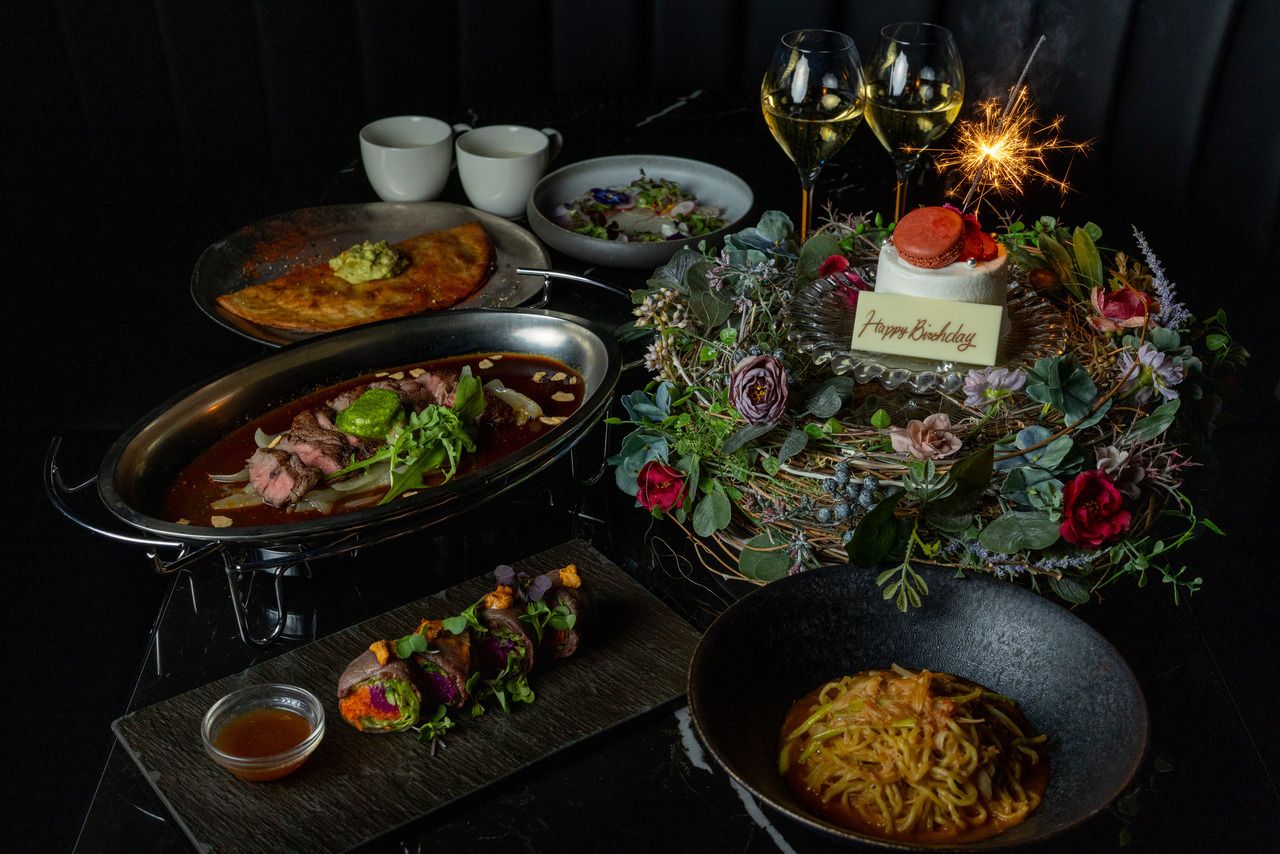 From February onwards: [Platinum Birthday Course] Crab noodle dish, Mexican pizza, Angus beef steak, and more. Includes a flower wreath cake and sparkling wine for a toast. A luxurious anniversary plan that's a cut above the rest.