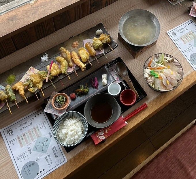 小份鲷鱼涮涮锅和16色天妇罗套餐。2026年2月1日起供应。