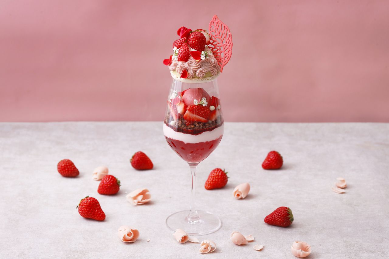平日：「いちご＆ローズパフェ」グラスシャンパン付き