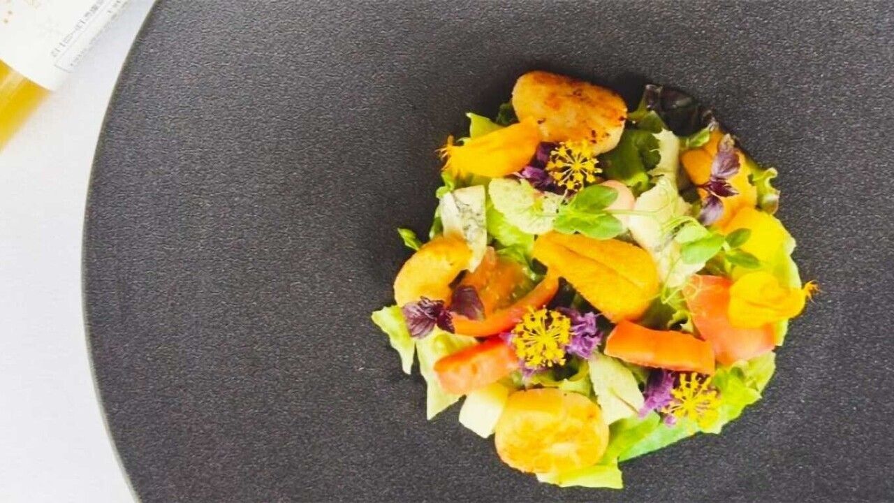 Exploring Encounter　　　　　　　        　　　　　　        “探究する邂逅”        　　　　　　　　　　　　　　　　　　　　　　お野菜のスペシャリテ「繋ぐ-TSUNAGU-」を含まないコースとなっております。※ランチのみ選択して頂けます。