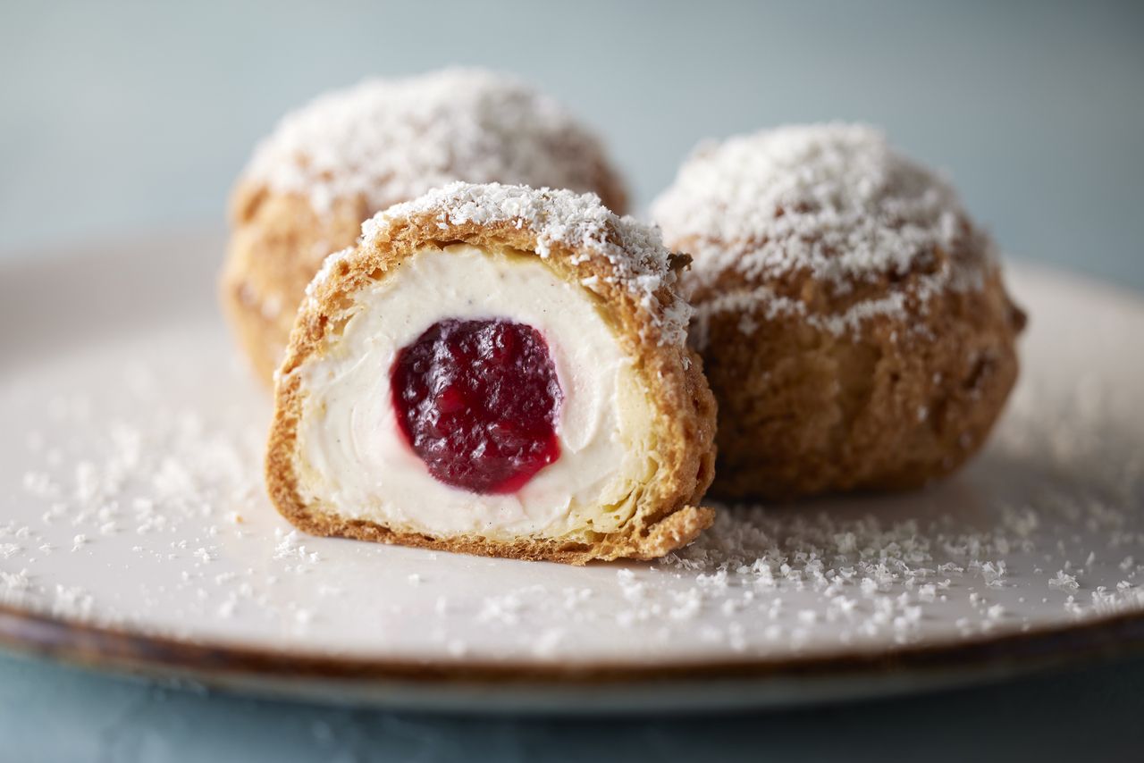 [Takeout] White Chocolate and Raspberry Cream Puffs