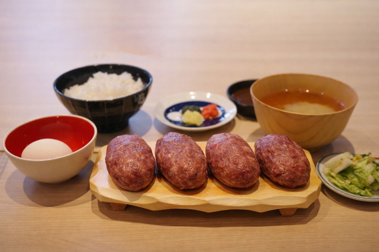 A set meal with 4 regular hamburgs