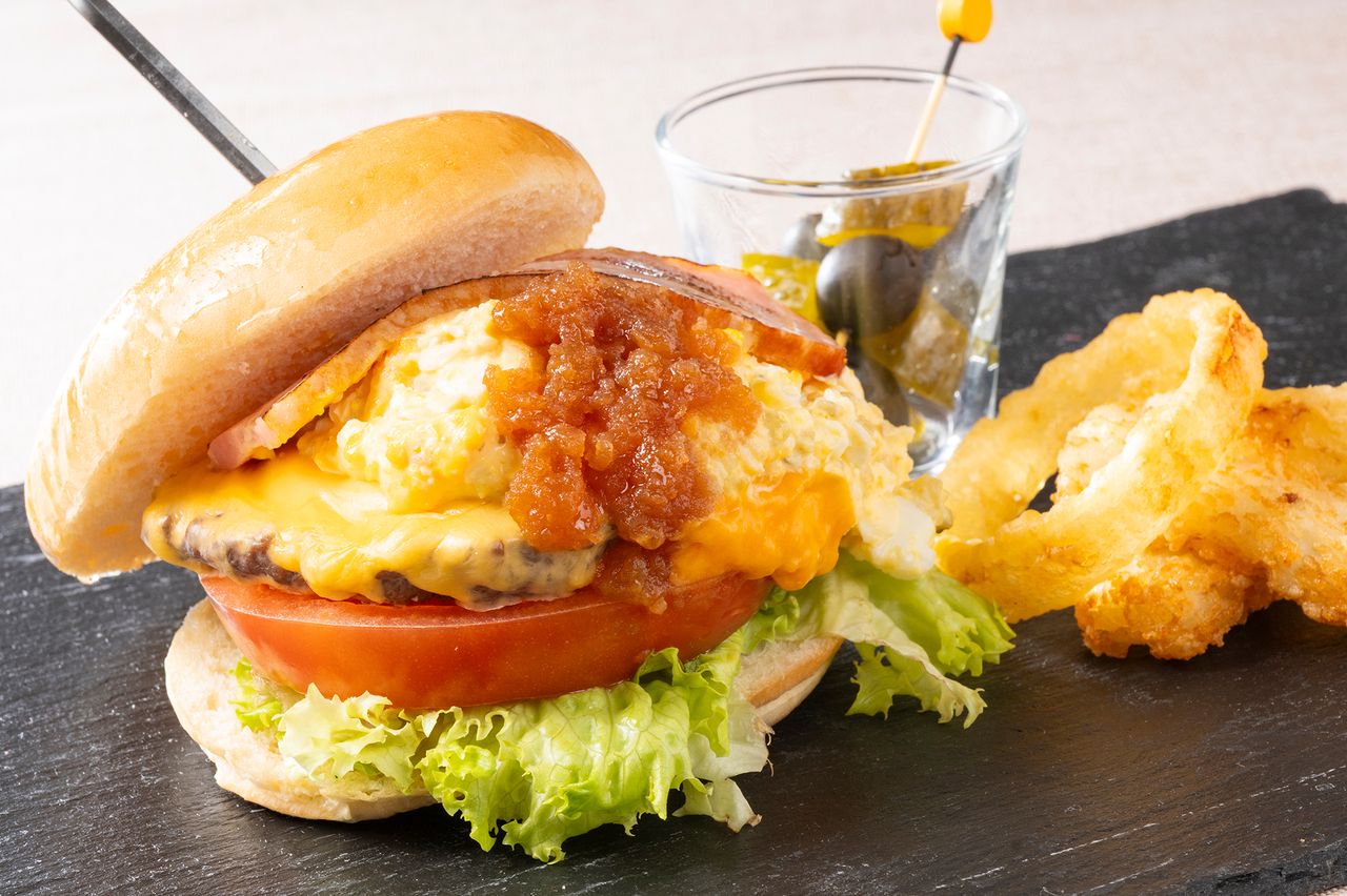 Kinshicho Bishoku Burger: 4 dishes including salad and soup.