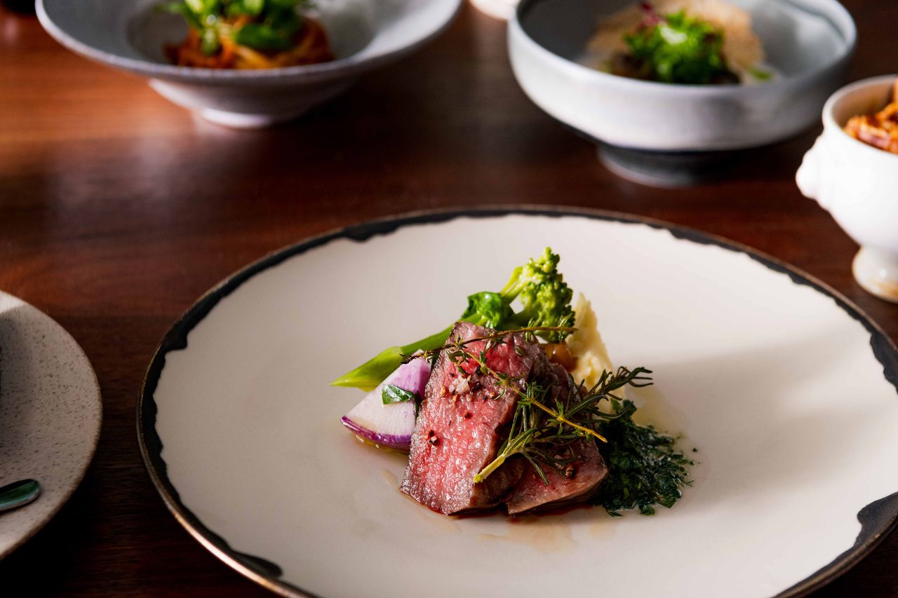 [Dinner] Enjoy a casual 5-course dinner with a sparkling wine toast