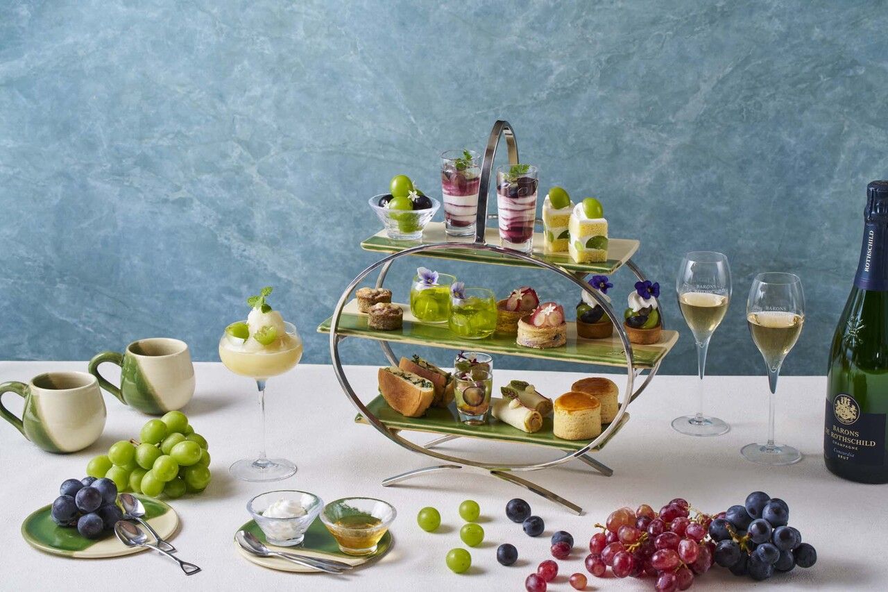 Afternoon tea set (with a glass of champagne)
