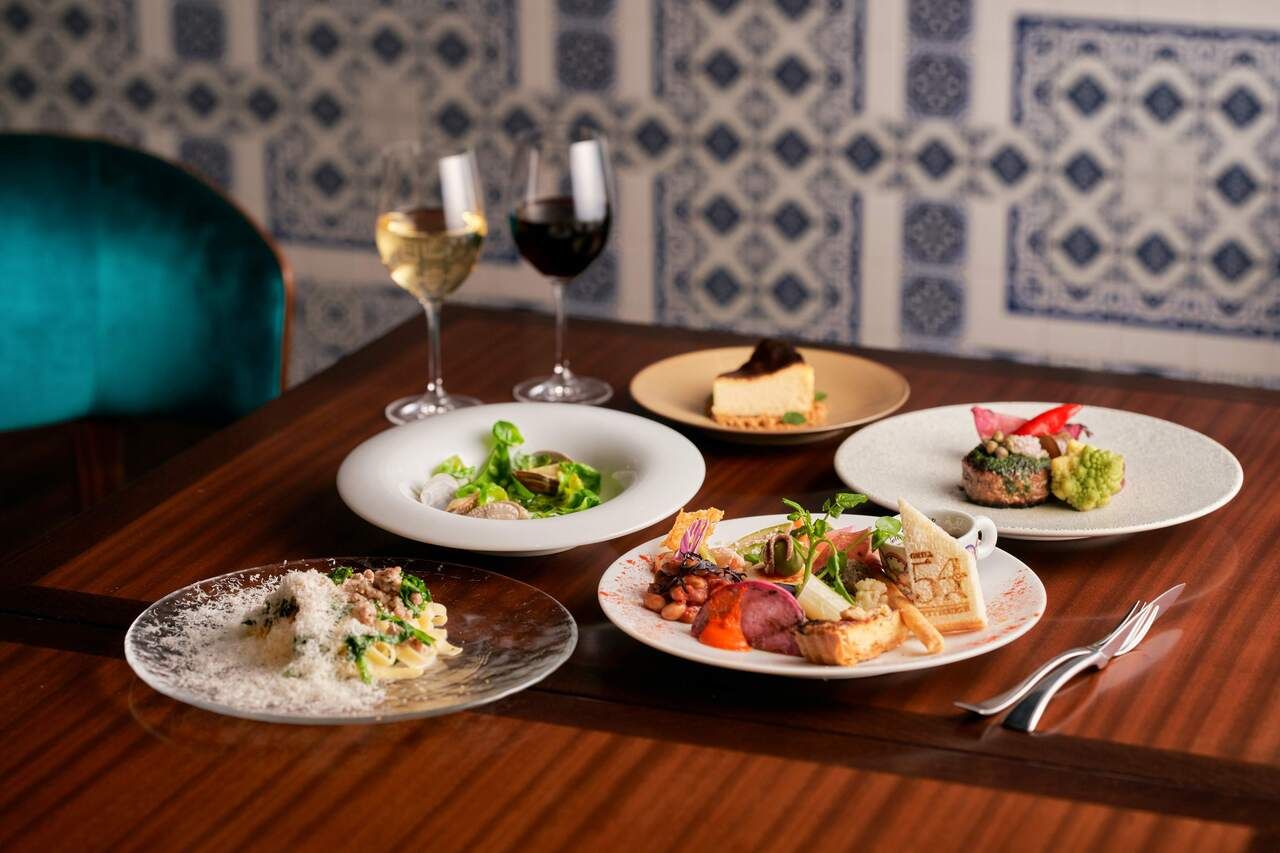 晚餐：招牌菜 + 任选三款饮品