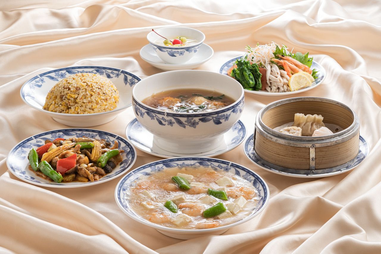 [Renge] 7 pratos no total, incluindo uma seleção de 3 aperitivos e camarão cozido em salmoura com tofu.