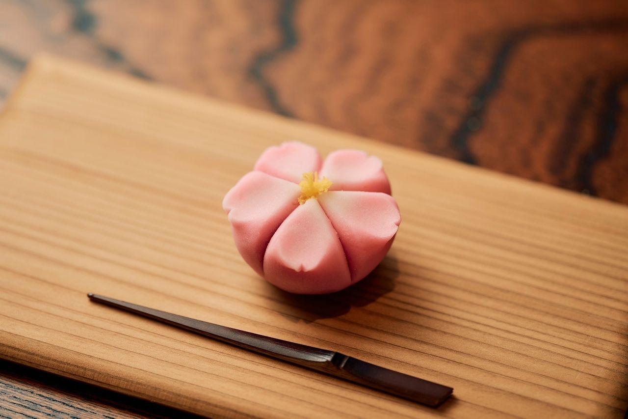 本月甜品桌（八款甜品、九款茶点）