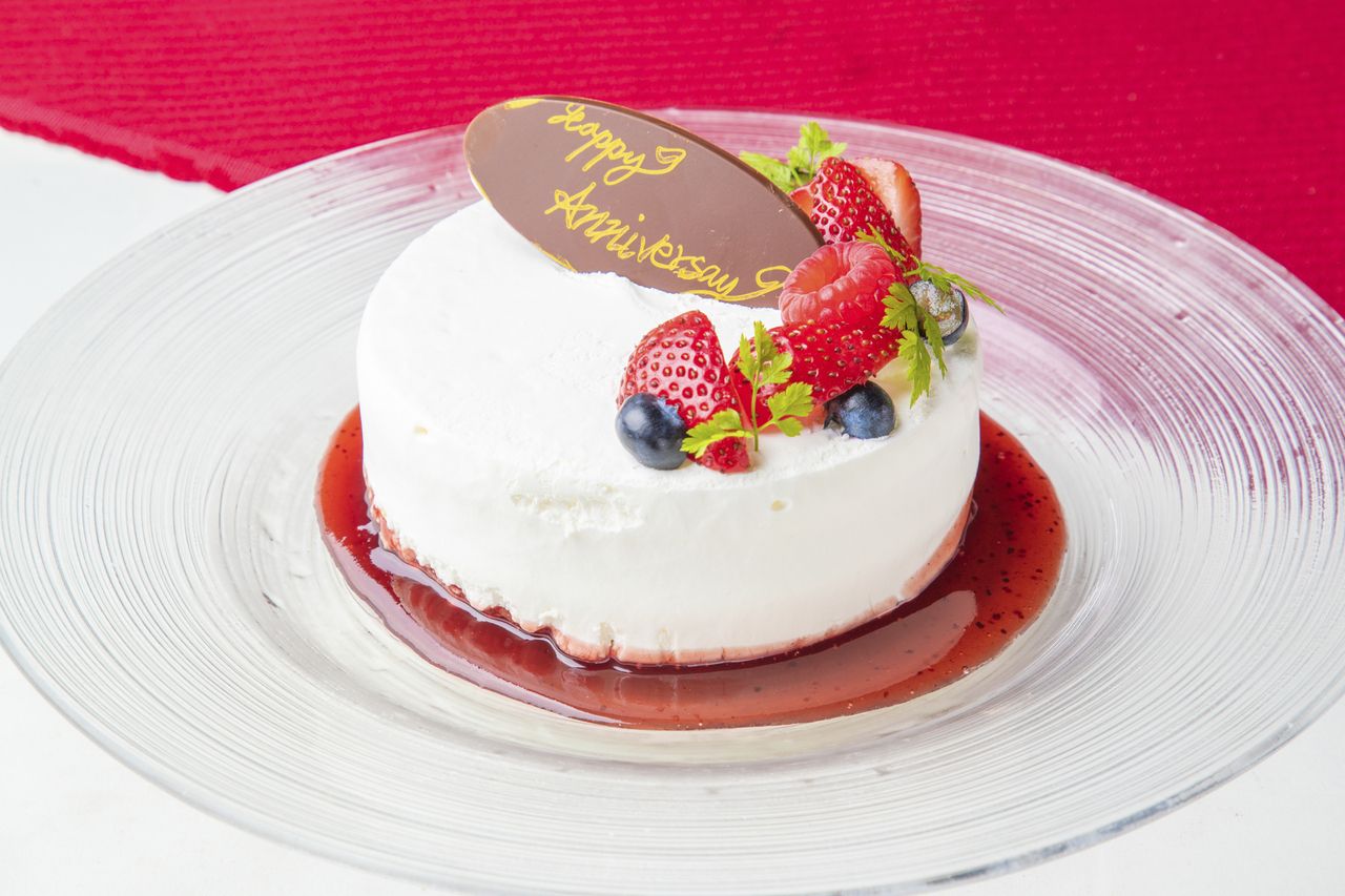 【記念日やお祝いに】デザートプレートサービス★おばんざいや鉄板焼きが蒸籠を囲む　豪華会食コース【1ドリンクサービス】