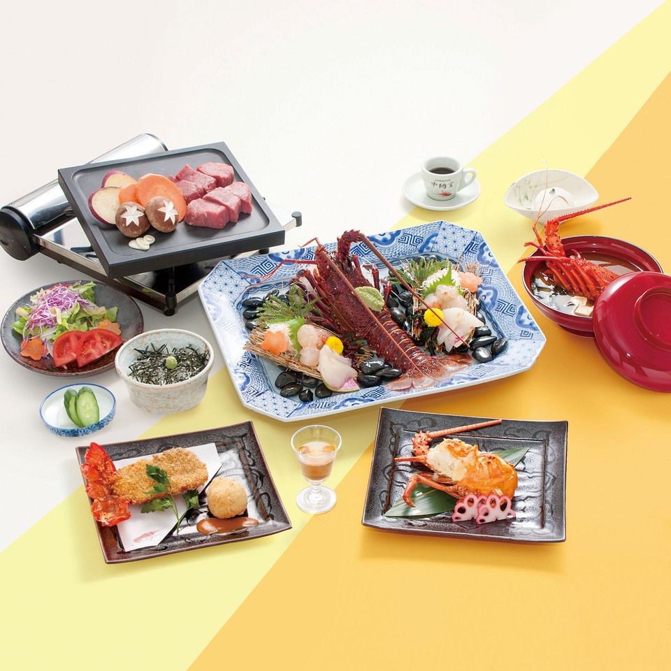 大森店限定[贅沢ランチ]伊勢海老を『お造り』『焼物』と共に『牛フィレ石板焼』と『伊勢海老のステーキ』を選んで愉しむ贅沢ランチコース。〈全10品〉