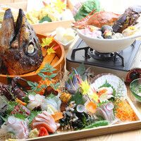 7,000 yen (Banquet) Deluxe sashimi platter with fresh bluefin tuna and seasonal fisherman's cuisine ◆ Includes 2 hours of all-you-can-drink