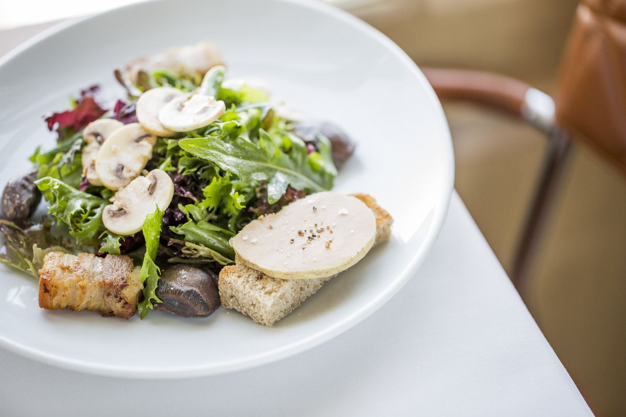 weekdays only starter + main course + dessert + coffee 6500yen→6200yen