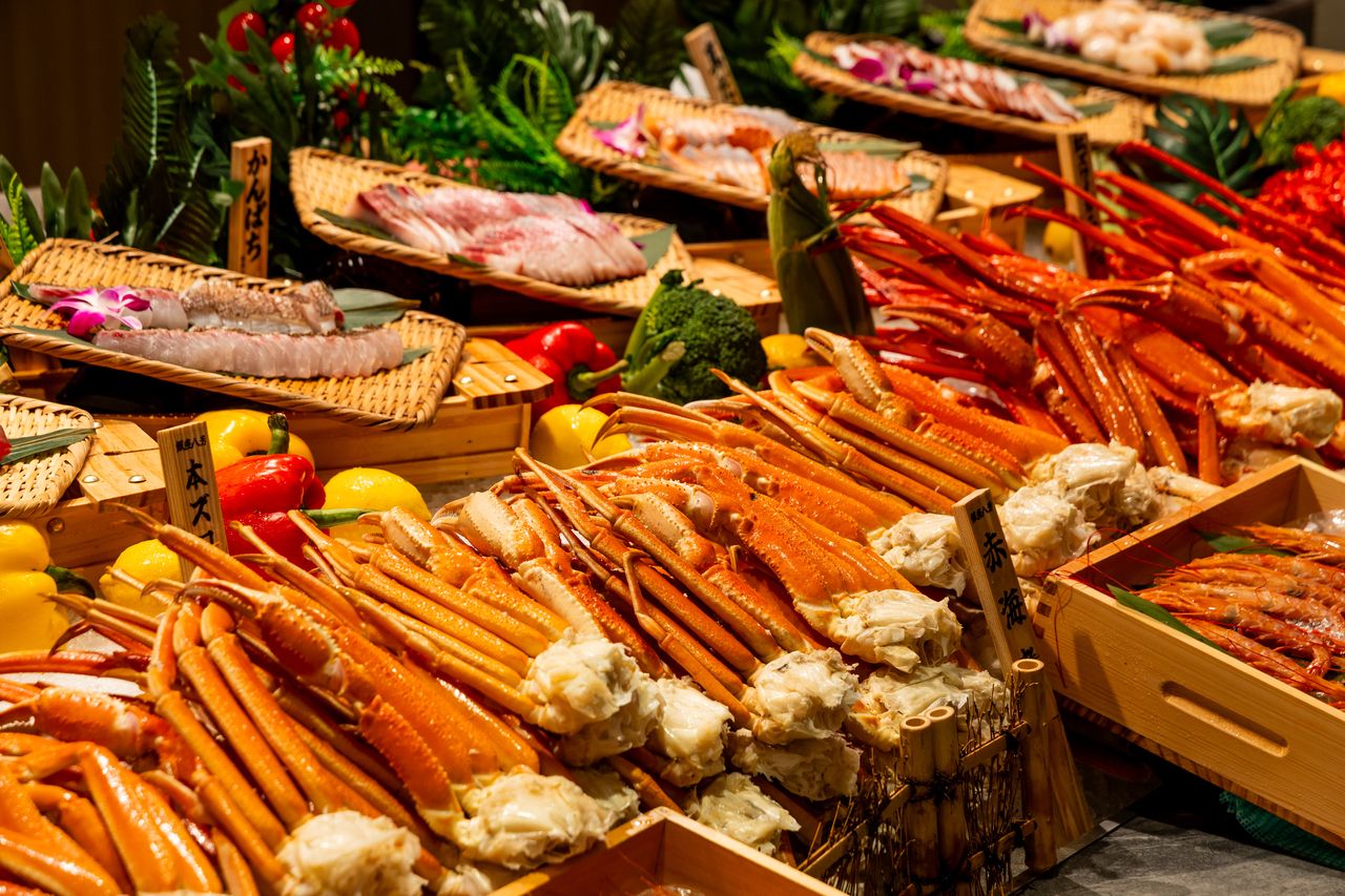 ◆OPEN記念10%OFF◆【ビュッフェ Buffet】＜120分制＞ズワイガニ含む130種超の料理が並ぶ海鮮ビュッフェ＋アルコール飲み放題9800円→8820円