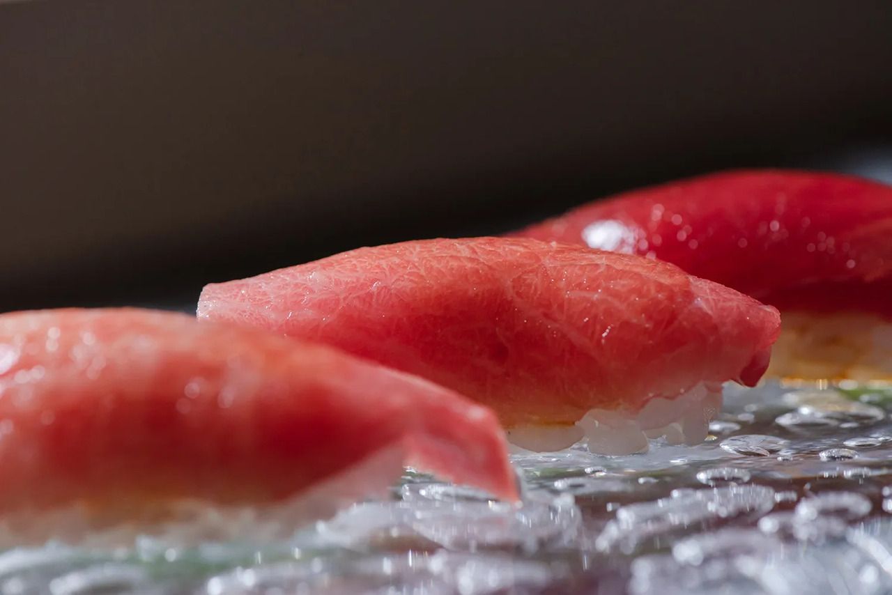 季節の握り12貫（小鉢・茶碗蒸し・赤出汁・水菓子付き）
