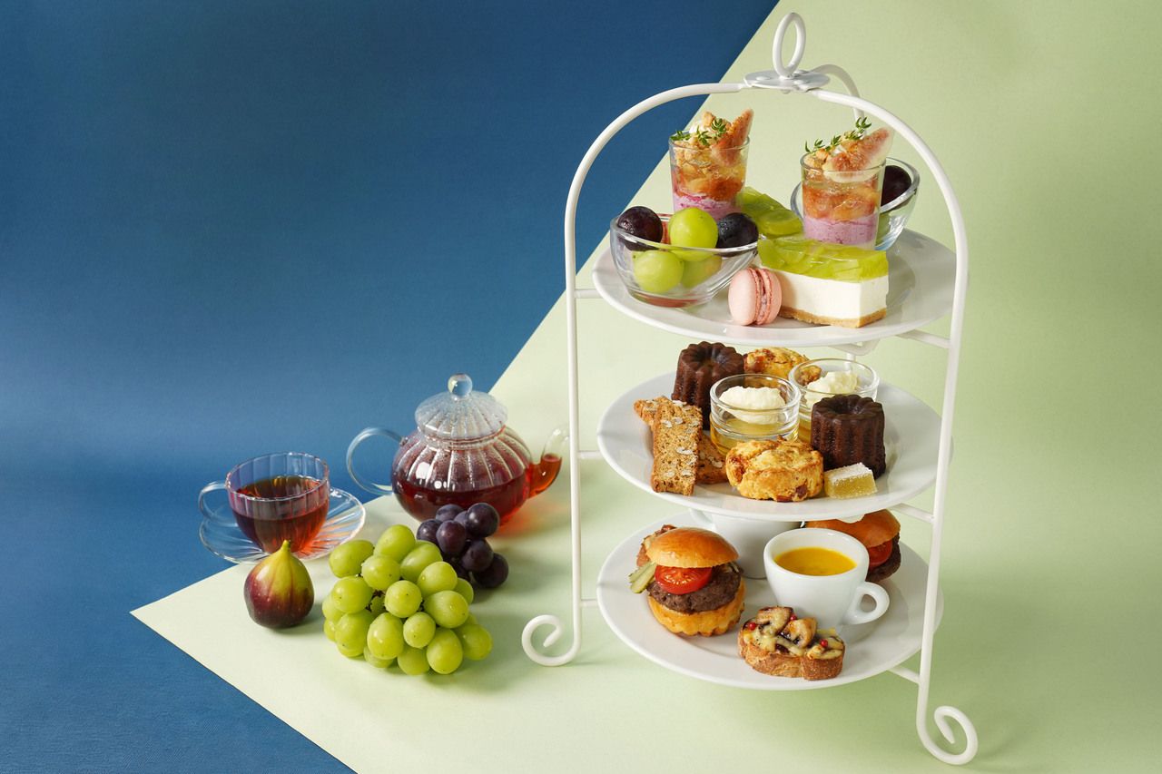 【Shine Muscat Afternoon Tea】 Homemade scones, Ronnefeldt tea, and more