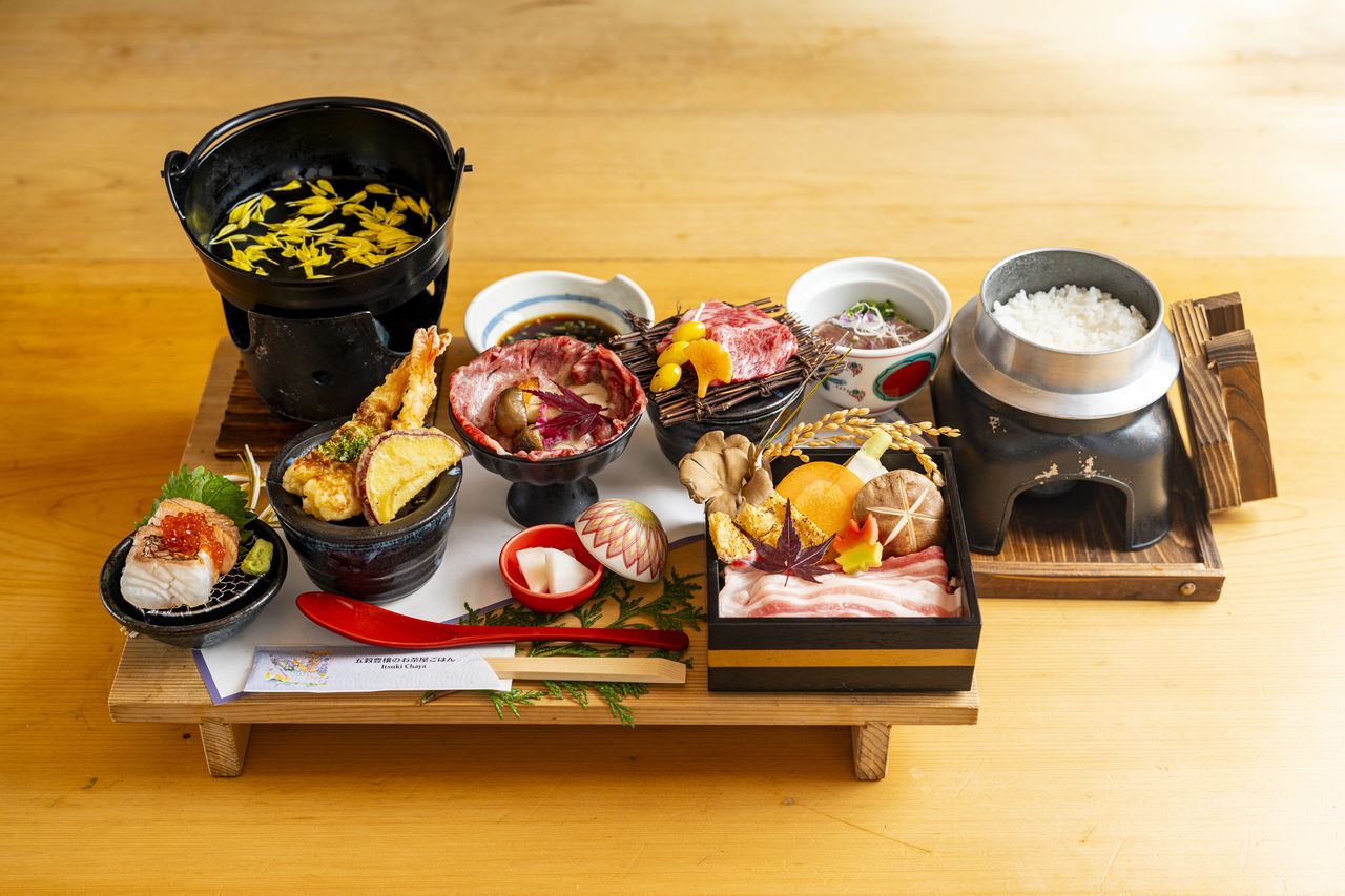 在印 朱色 三つ足鉢 5客揃 割烹料理 日本料理 在印 朱色 三つ足鉢 5客揃 割烹料理 日本料理 在印