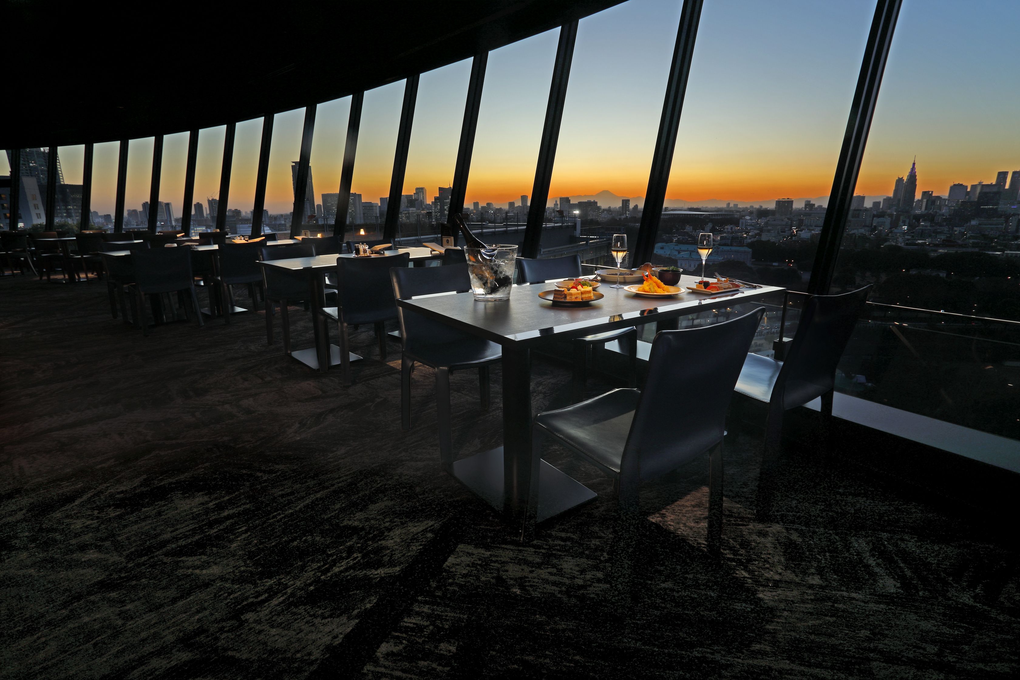 View & Dining The Sky / Hotel New Otani（Tokyo） - 레스토랑 가이드